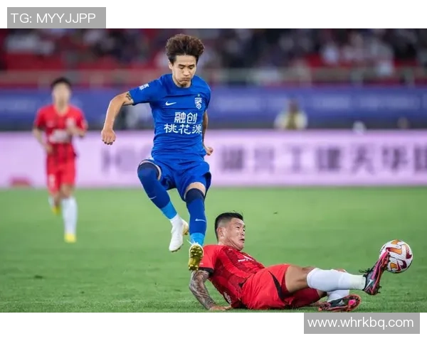 赛后分析:上海足球队与武汉足球队的速度对决全景回顾 赛后分析:上海足球队与武汉足球队的速度对决全景回顾